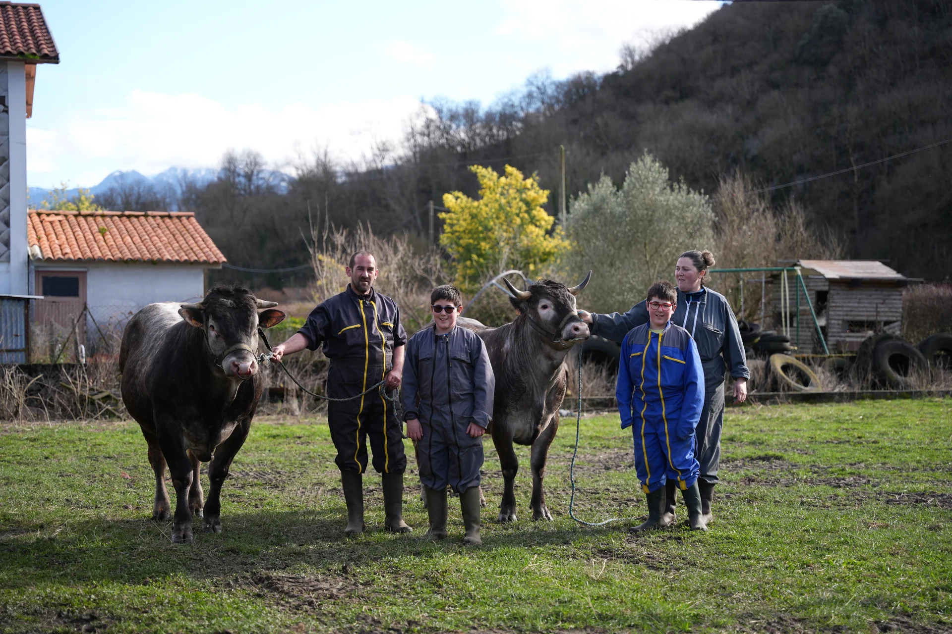 Deux habitants de Barousse lors de la descente des troupeaux